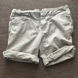 EUC gap roll up khaki shorts size 2